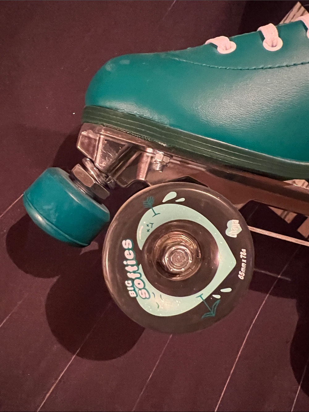 Womens Classic Roller Skate — Teal - Picture 3 of 3